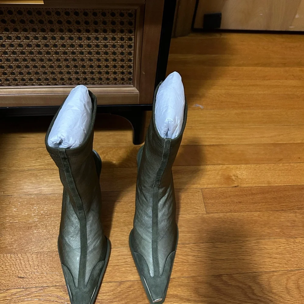 Stylish Olive Green Heeled Boots - Picture 5 of 8